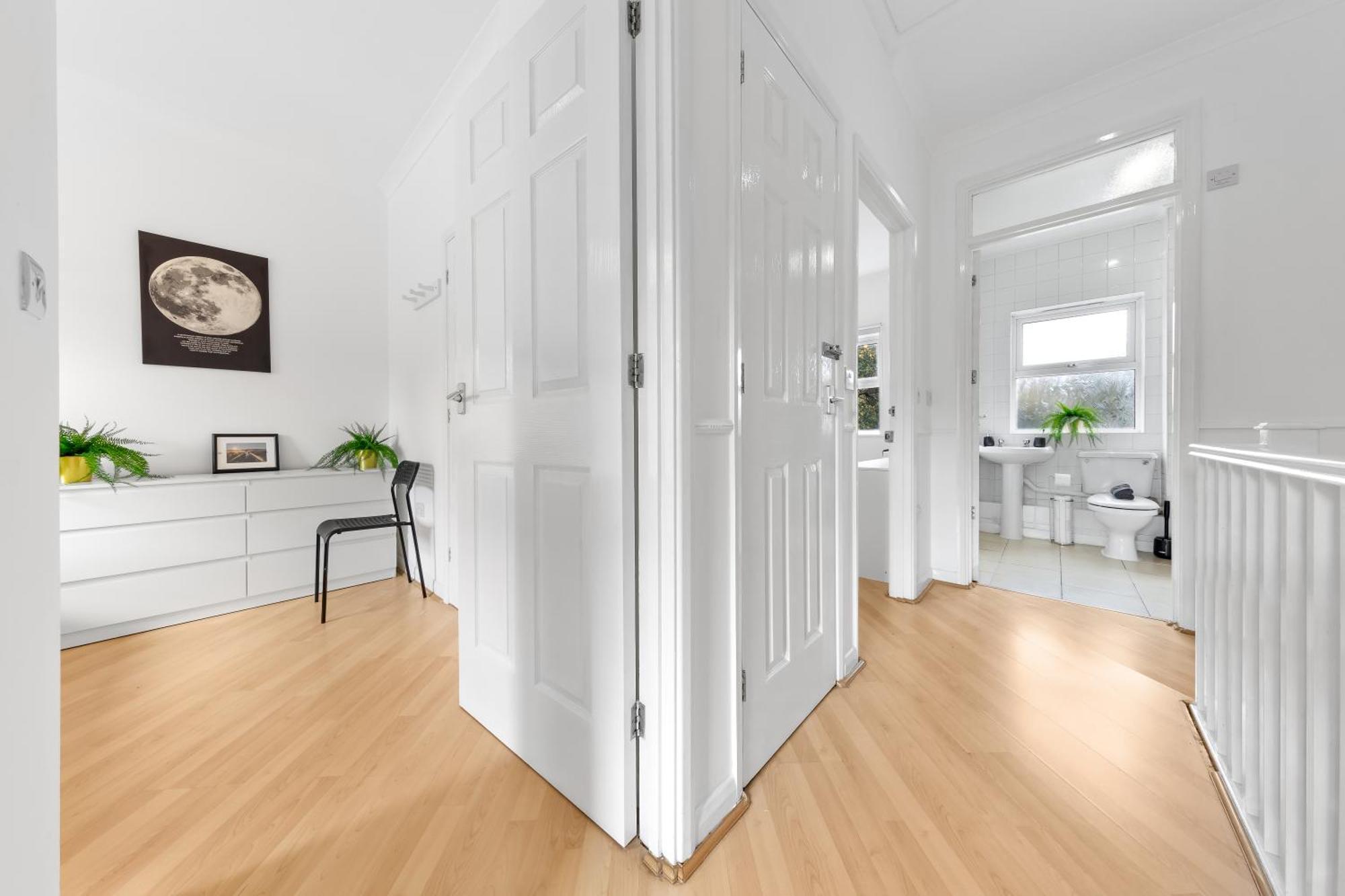 Cozylease 3-bed Canary Wharf Retreat,near Lcy * Londen